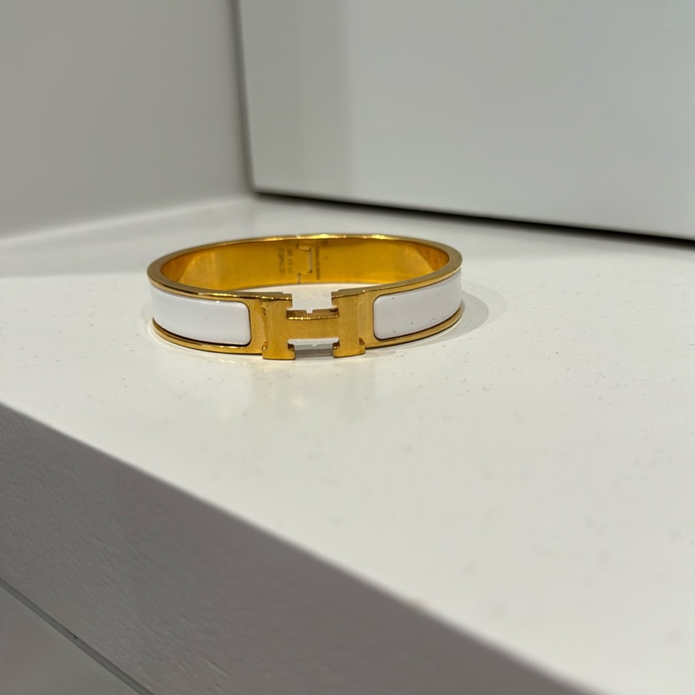 Authentic Hermès Clic H narrow bracelet in white enamel with gold hardware
